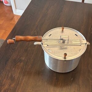 Whitley pop Stovetop Popcorn Popper with Wooden Handle - Silver like new!